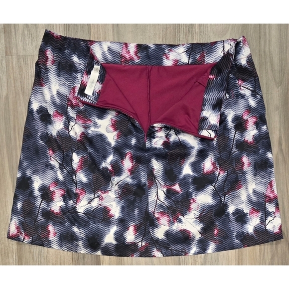 Lady Hagen Blue & Pink Floral Mini Golf Skort Size 14 - Picture 4 of 10